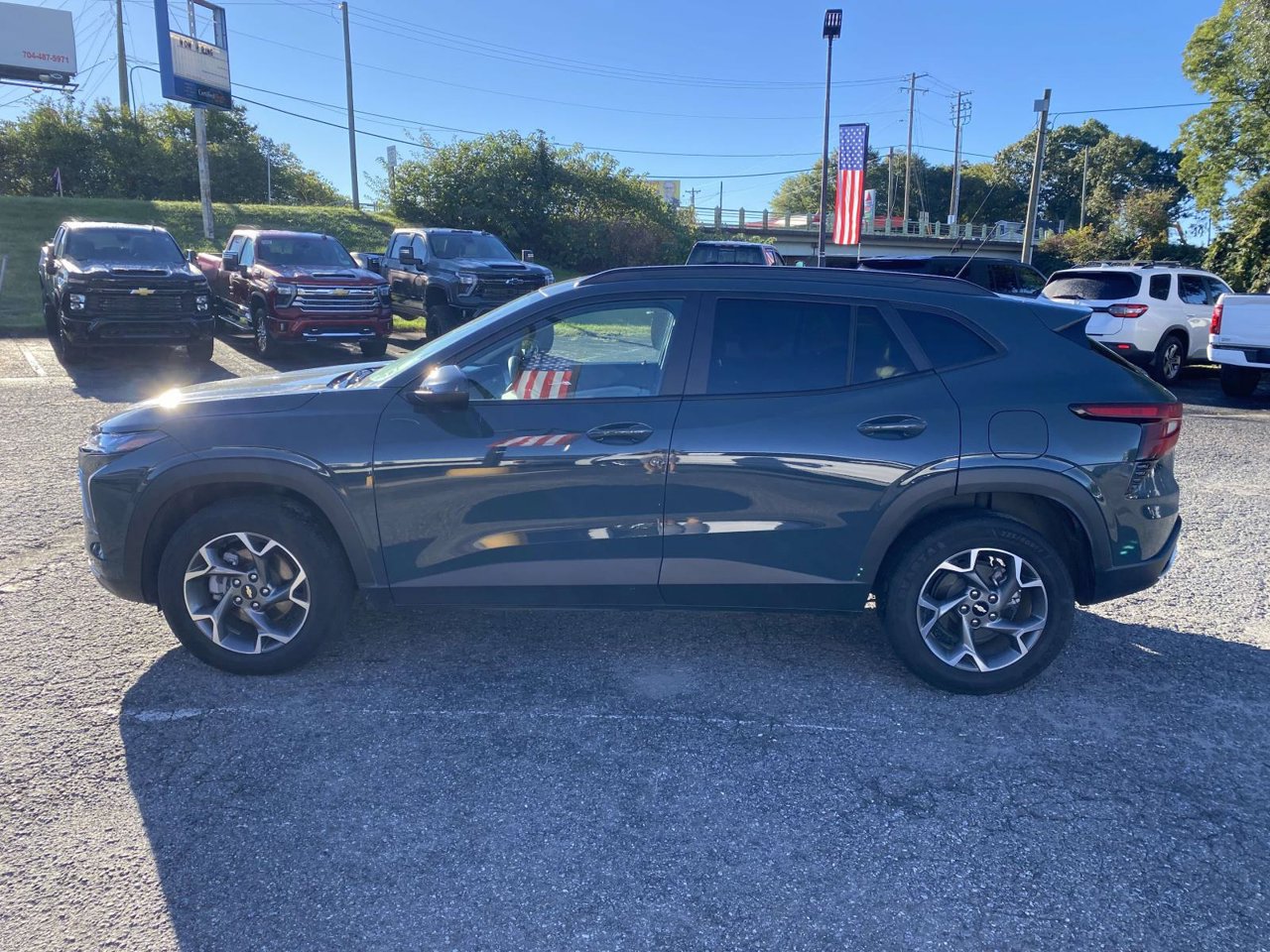 Used 2025 Chevrolet Trax LT FWD image 5
