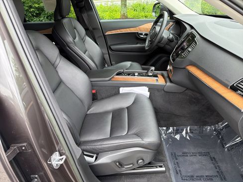 Used 2023 Volvo XC90 B6 Plus AWD/4WD image 13