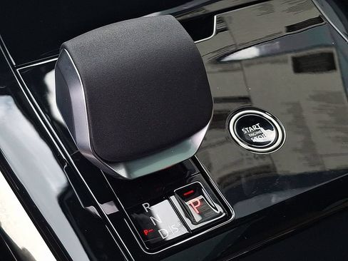 New 2026 Land Rover Range Rover Sport Dynamic SE AWD/4WD image 12