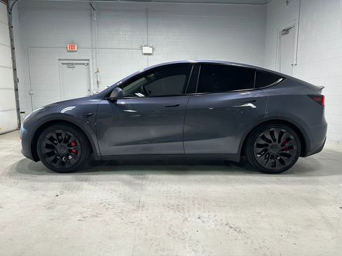 Used 2023 Tesla Model Y Performance AWD/4WD image 17