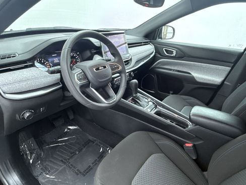 Used 2024 Jeep Compass Sport image 12