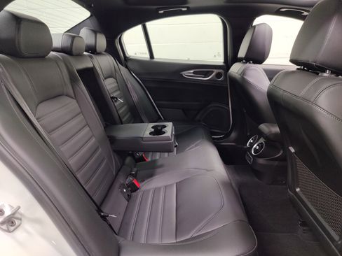 Used 2024 Alfa Romeo Giulia Veloce image 18