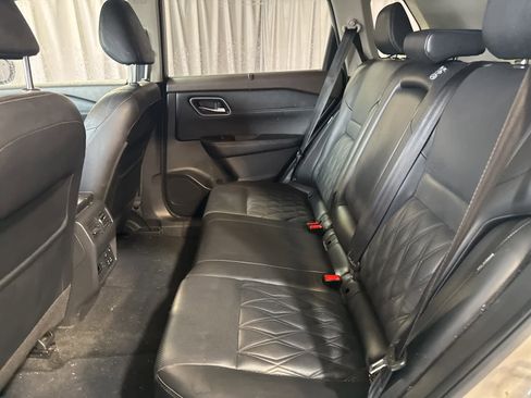 Used 2021 Nissan Rogue Platinum image 17