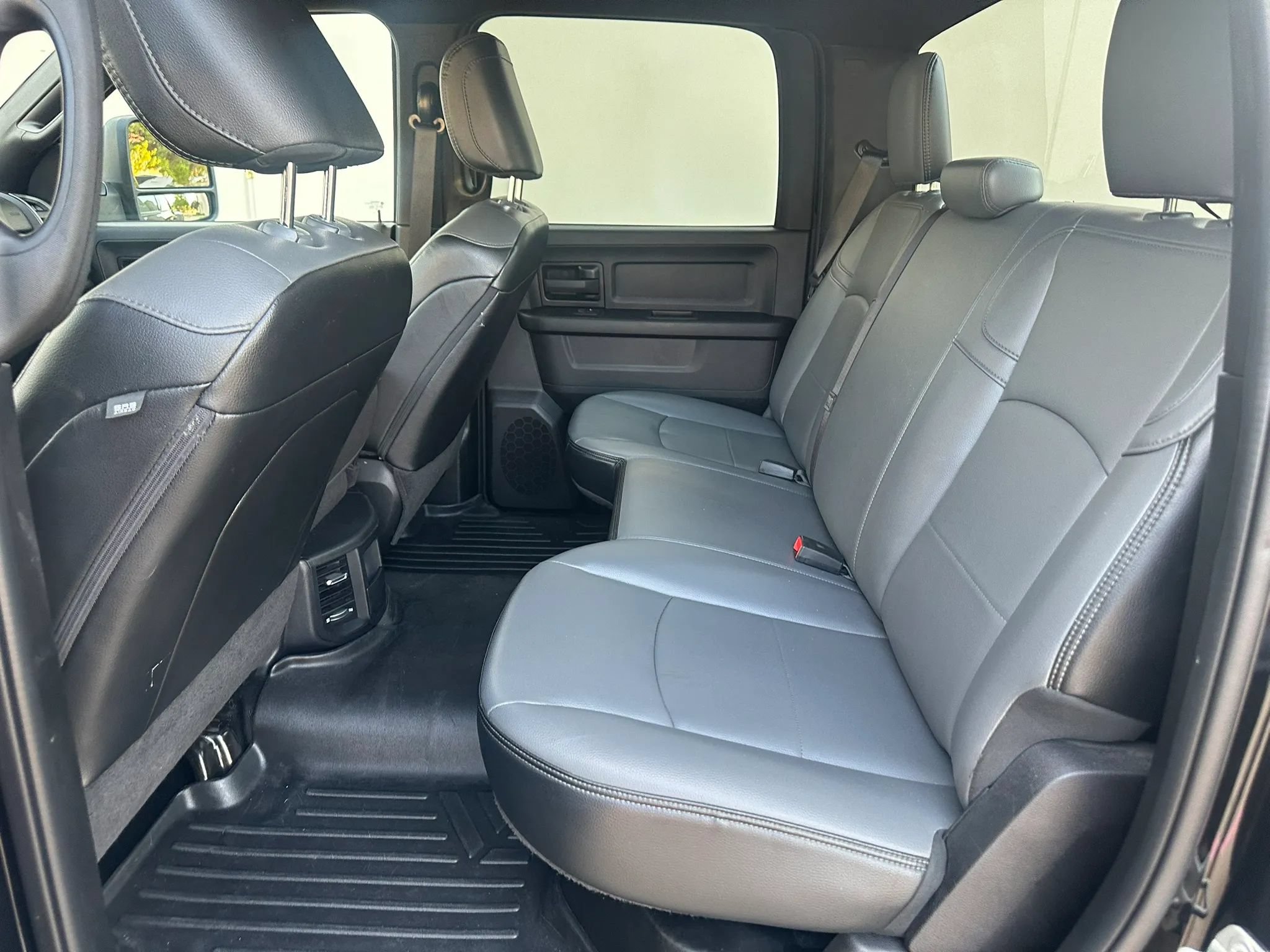 Used 2024 RAM 3500 Tradesman w/ Chrome Appearance Group AWD/4WD image 19