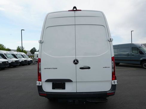 Used 2024 Mercedes-Benz Sprinter 2500 image 6