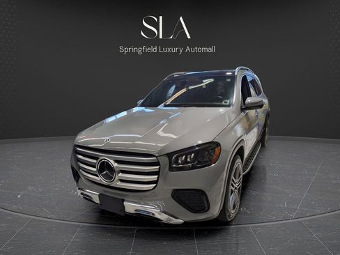 Used 2024 Mercedes-Benz GLS 450 4MATIC image 9