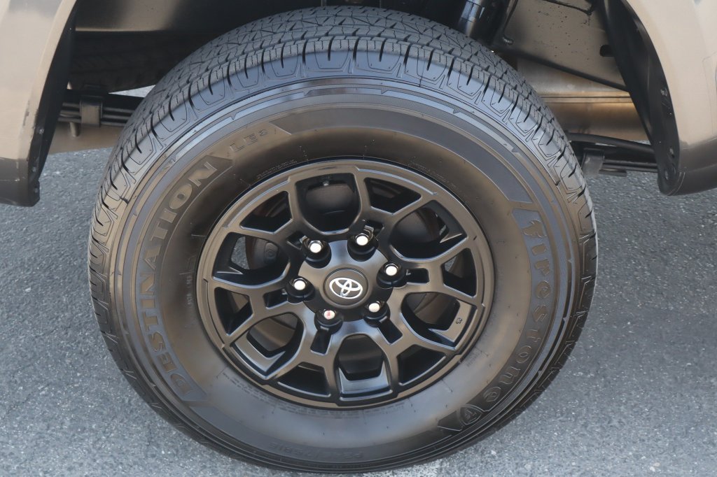 Used 2021 Toyota Tacoma SR5 RWD image 14