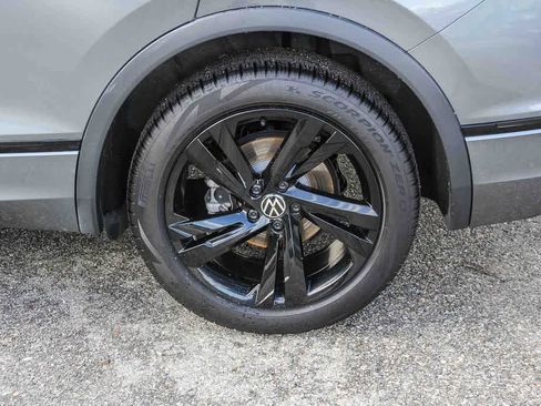 Used 2024 Volkswagen Tiguan SE R-Line image 10