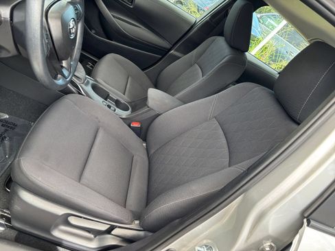 Used 2025 Toyota Corolla LE FWD image 34