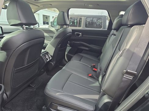Used 2025 Kia Sorento S w/ Panoramic Sunroof Package image 23