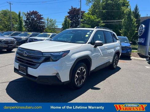 Certified 2025 Subaru Forester Premium AWD/4WD image 1