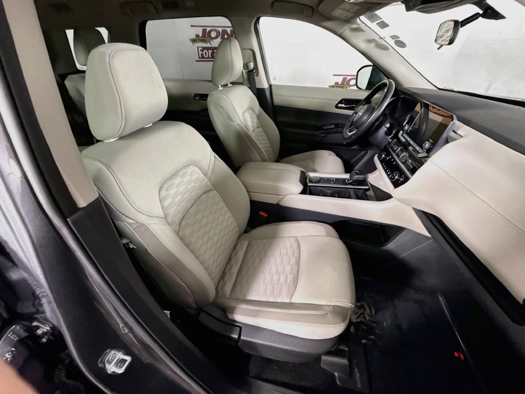 Certified 2022 Nissan Pathfinder SV w/ SV Premium Package AWD/4WD image 34