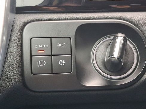 Used 2023 Porsche Cayenne Coupe image 28