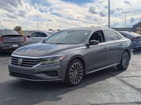 Used 2022 Volkswagen Passat 2.0T FWD image 9