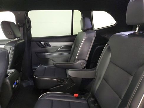 Used 2025 Buick Enclave Preferred image 14