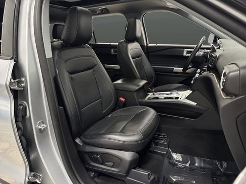 Used 2023 Ford Explorer Limited AWD/4WD image 32