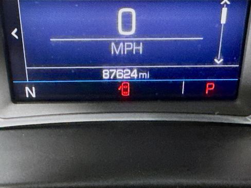 Used 2022 GMC Acadia SLE w/ Driver Convenience Package FWD image 16