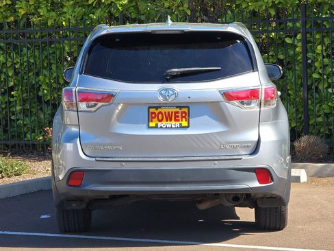 Used 2015 Toyota Highlander Limited w/ Driver Technology Package image 5
