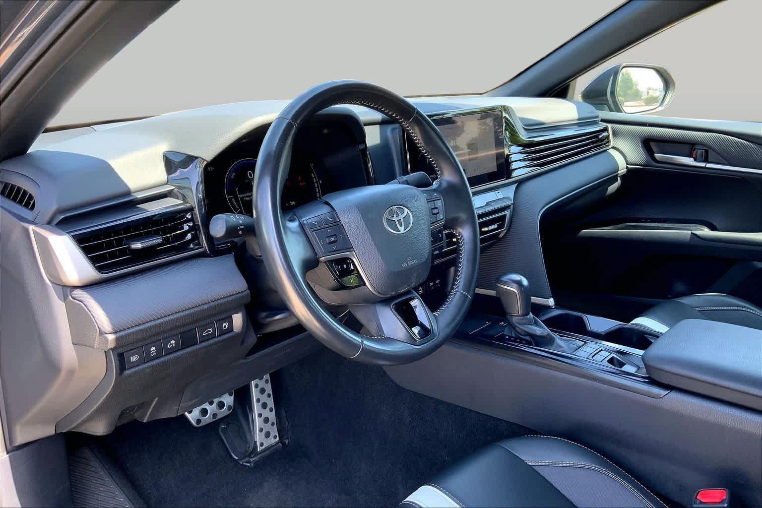 Used 2025 Toyota Camry SE FWD image 17