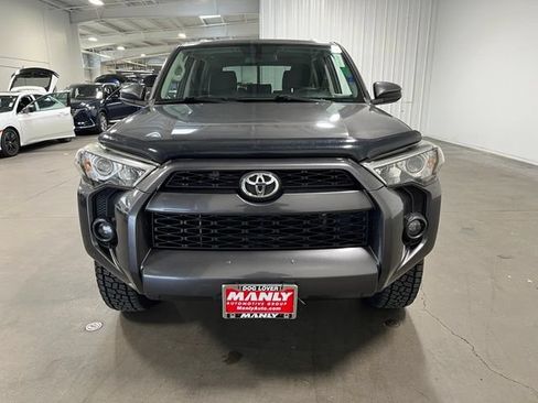 Used 2018 Toyota 4Runner SR5 AWD/4WD image 8