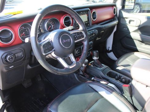 Used 2020 Jeep Gladiator Rubicon image 2