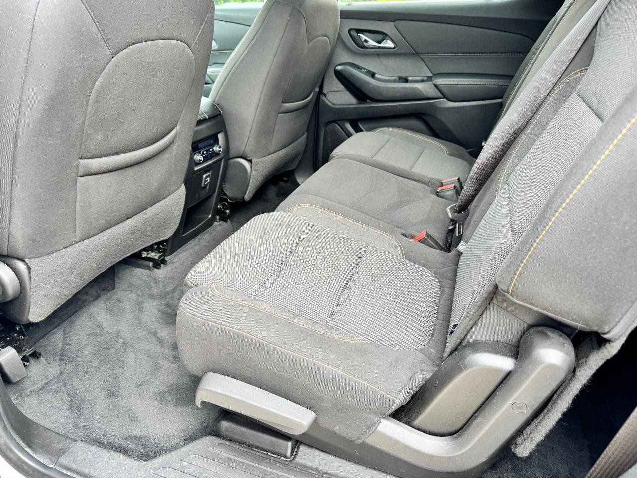 Used 2021 Chevrolet Traverse LS FWD image 19