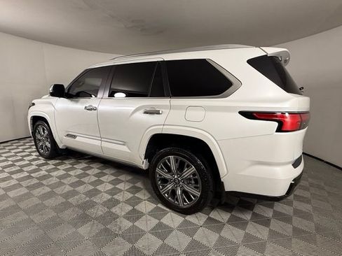 Used 2025 Toyota Sequoia Capstone AWD/4WD image 4