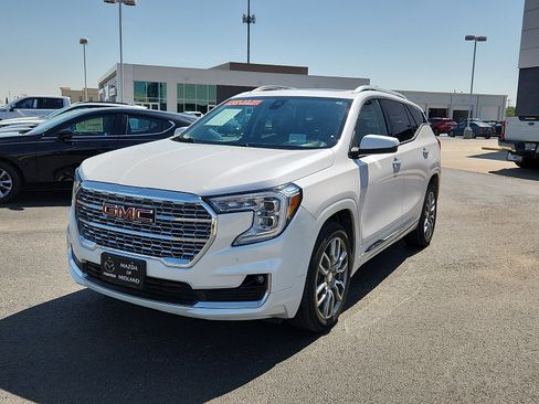 Used 2022 GMC Terrain Denali AWD/4WD image 2