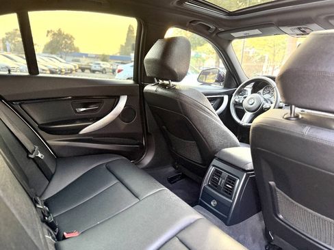 Used 2018 BMW 330i Sedan w/ M Sport Package RWD image 15