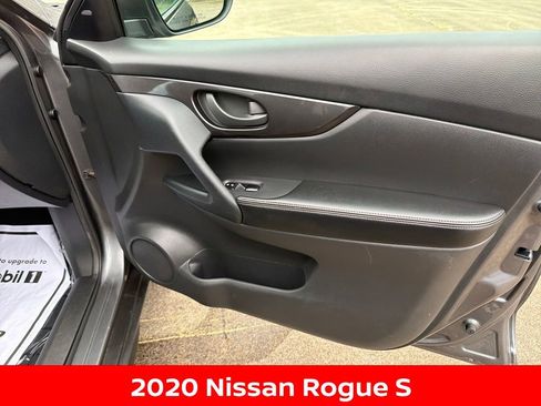 Used 2020 Nissan Rogue S image 32