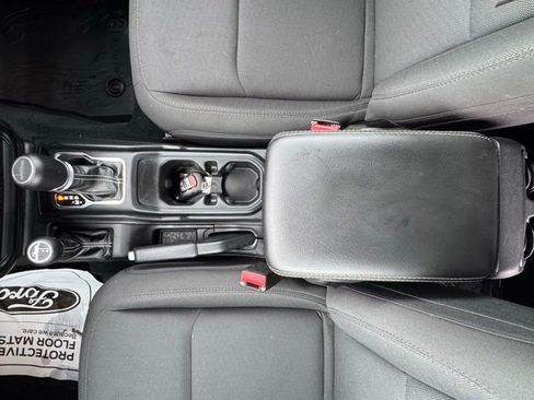 Used 2022 Jeep Gladiator Overland w/ Cold Weather Group image 17