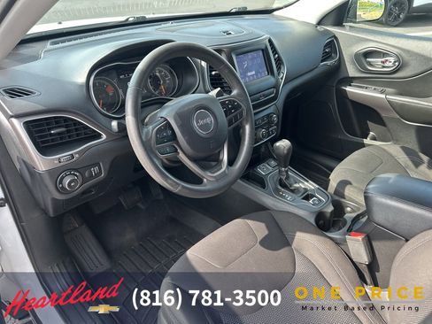 Used 2019 Jeep Cherokee Latitude w/ Popular Appearance Group image 20