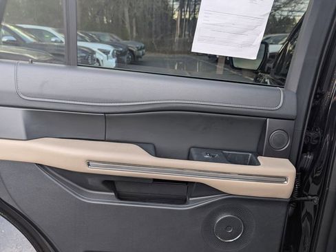 Used 2024 Ford Expedition Limited image 14