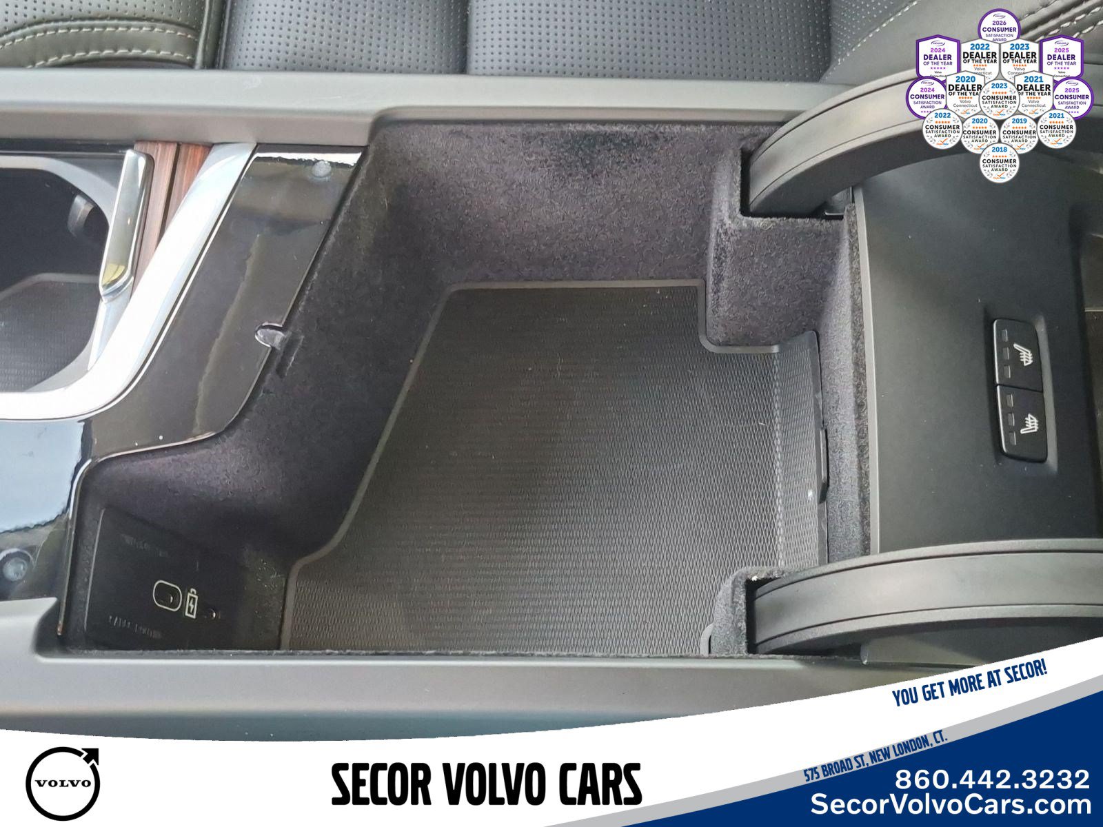 Used 2024 Volvo XC60 T8 Ultimate w/ Protection Package Premier AWD/4WD image 16
