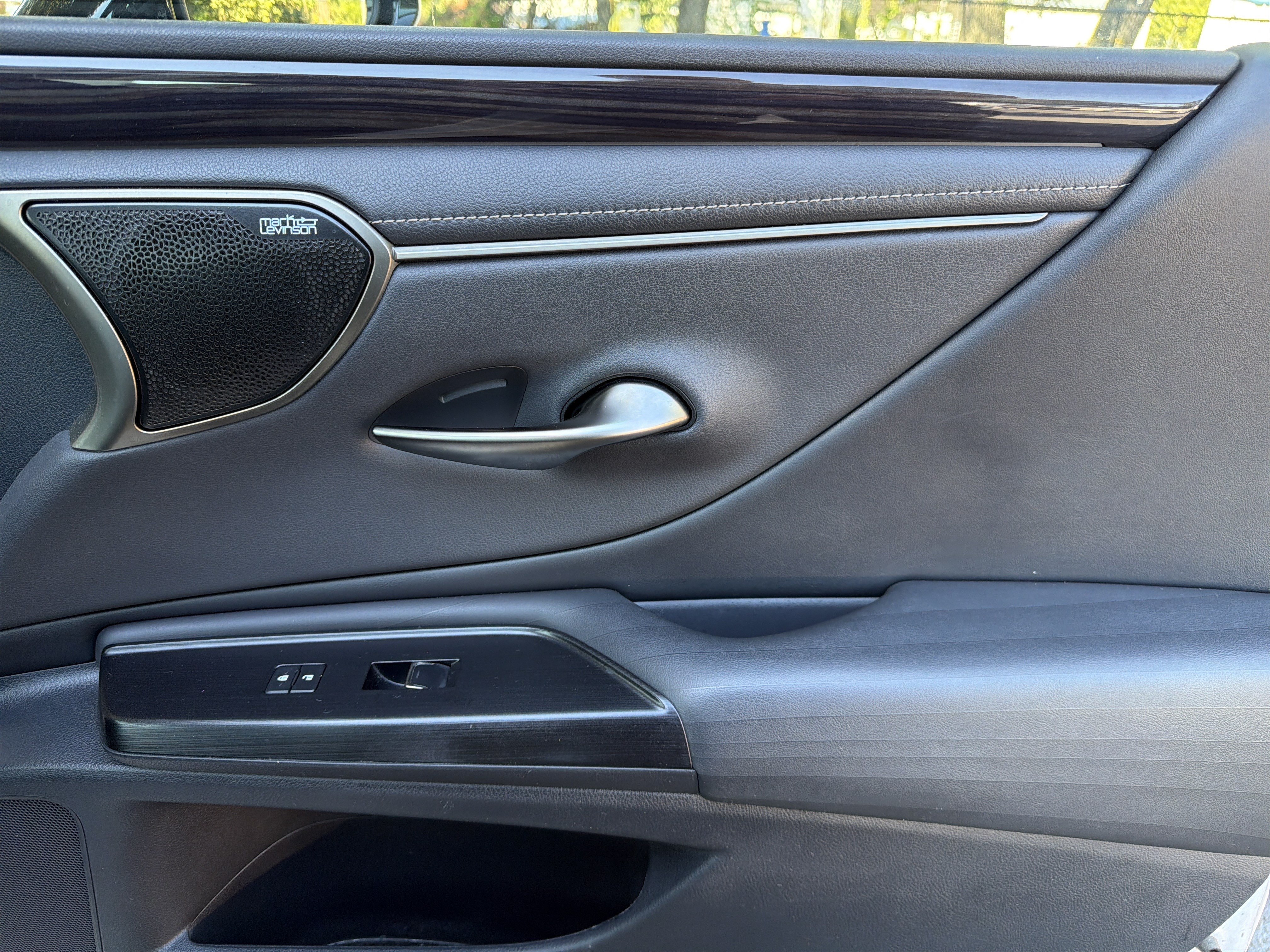 Used 2021 Lexus ES 300h w/ Accessory Package FWD image 40