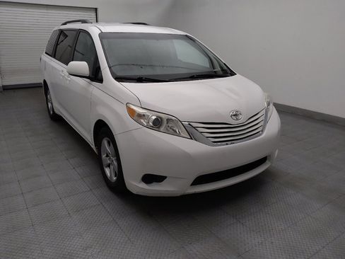 Used 2017 Toyota Sienna LE FWD image 13