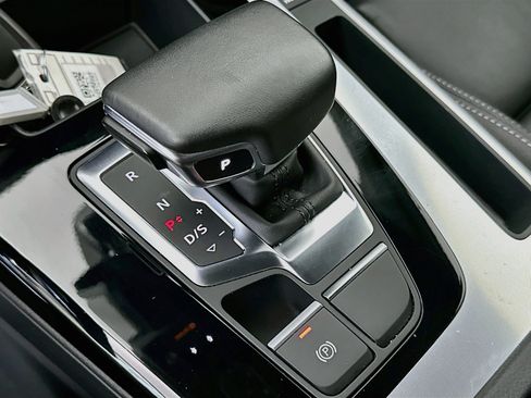 Used 2025 Audi Q5 2.0T Premium AWD/4WD image 24