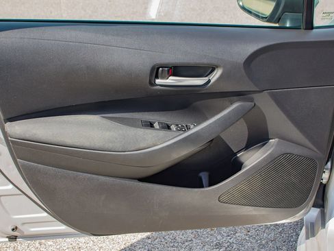 Used 2021 Toyota Corolla LE FWD image 13