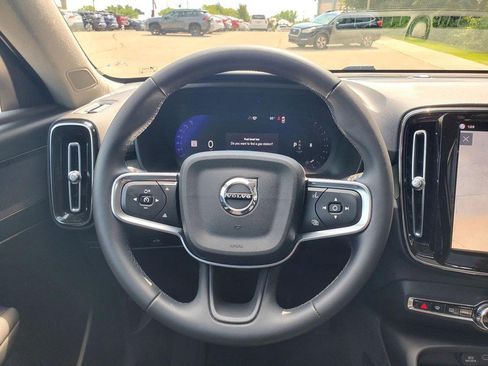 Used 2024 Volvo XC40 B5 Plus AWD/4WD image 9