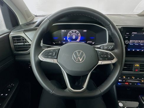 New 2026 Volkswagen Taos SE image 11