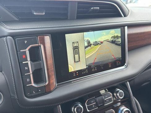 Used 2023 GMC Yukon XL Denali Ultimate AWD/4WD image 16
