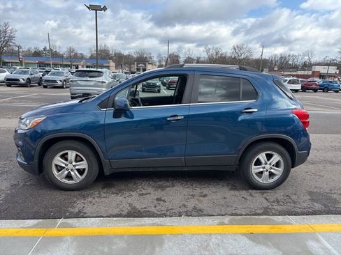 Used 2019 Chevrolet Trax LT w/ LT Convenience Package image 11