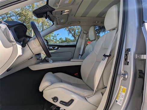 Used 2023 Volvo XC60 B5 Ultimate w/ Climate Package image 2