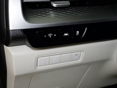 Certified 2022 Kia Carnival LX image 10