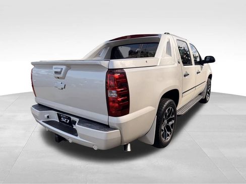 Used 2013 Chevrolet Avalanche LTZ AWD/4WD image 7