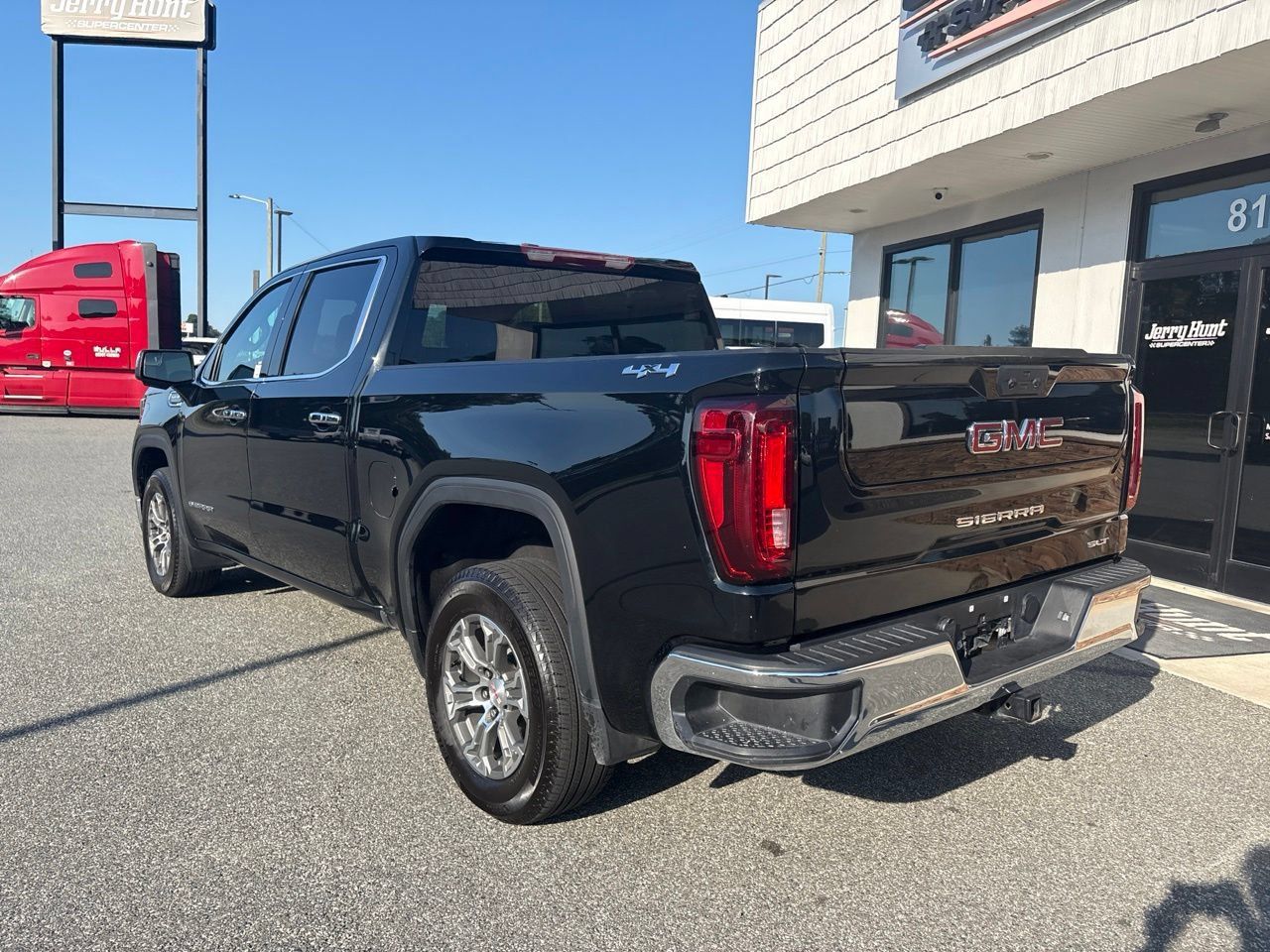 Used 2025 GMC Sierra 1500 SLT AWD/4WD image 7