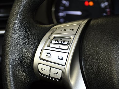 Used 2015 Nissan Rogue S AWD/4WD image 20