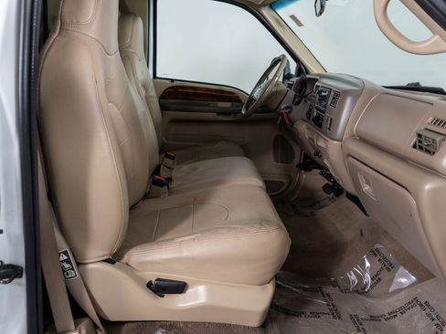 Used 2000 Ford F250 Lariat image 8