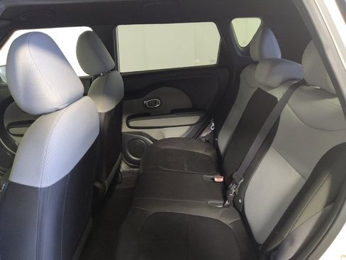 Used 2016 Kia Soul FWD image 18