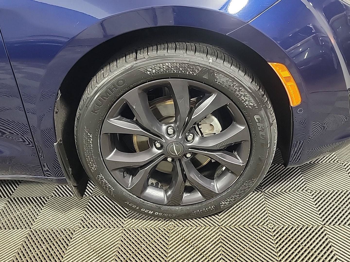 Used 2019 Chrysler Pacifica Touring-L Plus w/ Advanced Safetytec Group FWD image 3